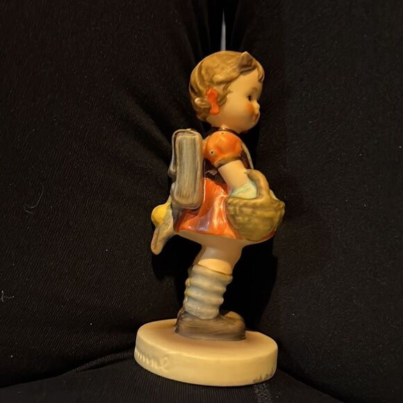 M J Hummel Vintage “School Girl” Figurine - Picture 2 of 5